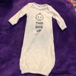 NWOT Laughing giraffe sleeping gown